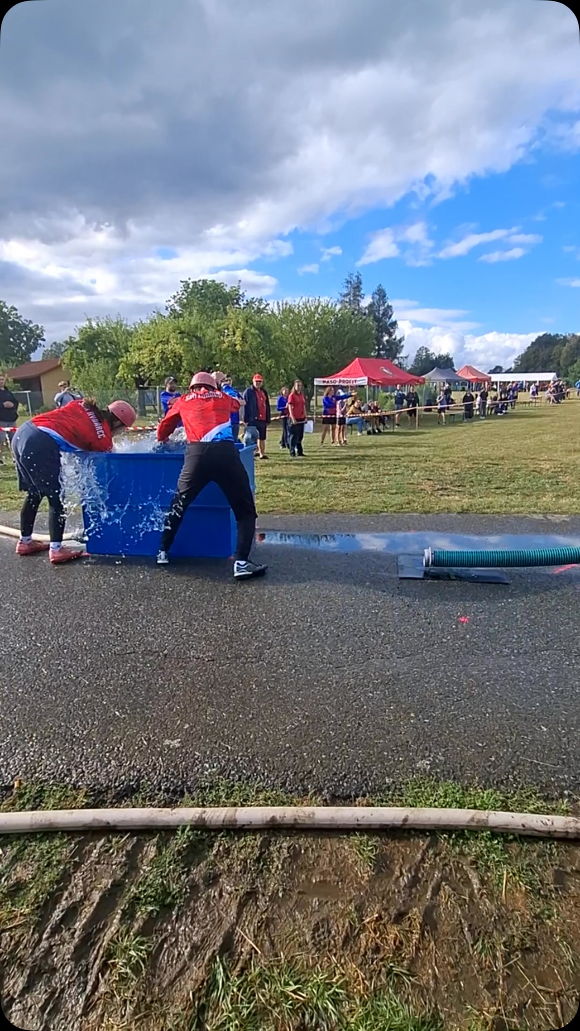 V sobotu 22. 8. vyrazila naše družstva na tradiční soutěž do Rohovky. A domů jsme vezli hned 3 poháry. 🏆🏆🏆

Naše výsledky:

🥈 Starší děti – 2. místo v požárním útoku
🥈 Starší děti – 2. místo ve štafetě dvojic
🥈 Ženy SPORT – 2. místo
🥉 Muži SPORT – 3. místo

Byl to pořádný závodní den, spousta nervů, radosti, ale hlavně skvělá parta a týmový výkon. ❤️💪

Gratulace všem, kteří nastoupili na start, poděkování všem trenérům a fanouškům, kteří nás přijeli podpořit🔥

Nejsme jen tým. Jsme Rynárec! ❤️💪

#nejsmejentymjsmeRynarec #SDHRynarec #firesport #hasici #thebest